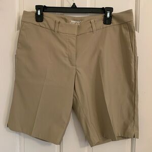 Nike Golf women’s flex short size 10 khaki